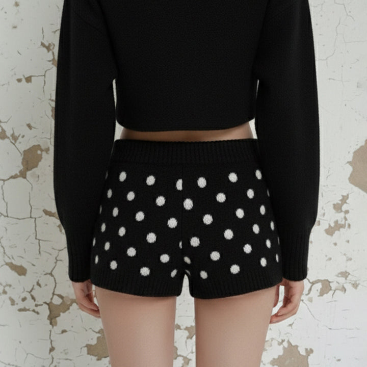 Casual prikkete shorts for kvinner, med justerbar passform, flott for strand og ferie.