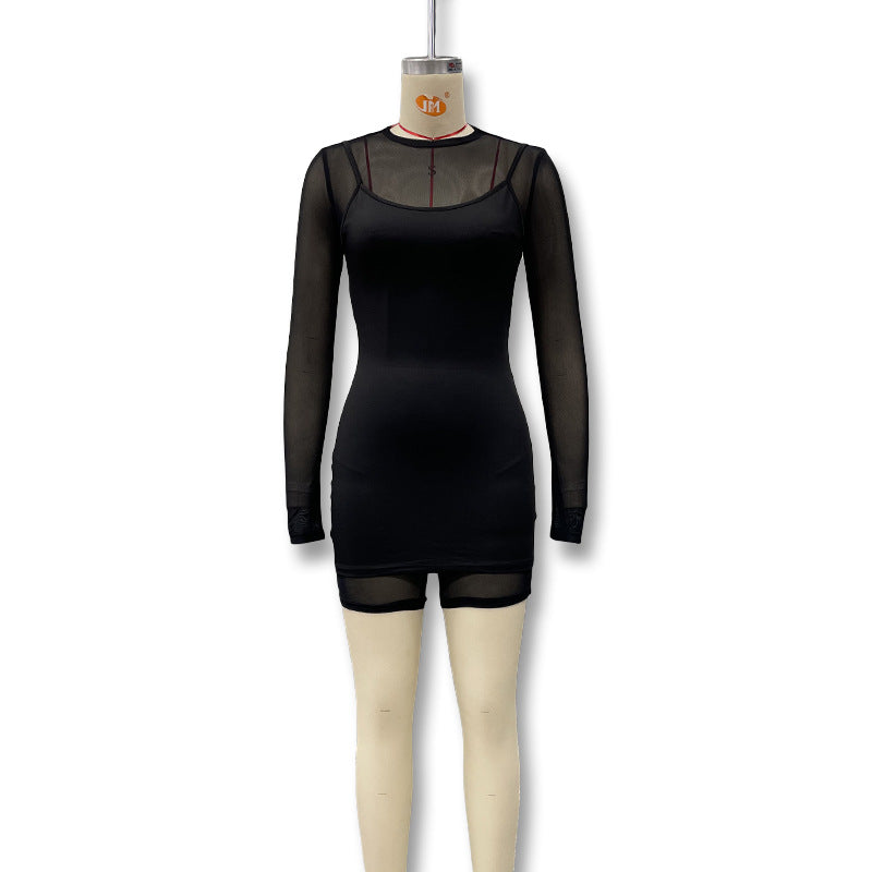Klassisk bodycon damekjole med gjennomsiktige ermer. Ideell som festkjole eller cocktailkjole.