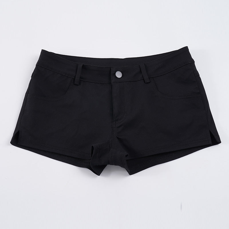 Detalj av smarte sidelommer på stilige og komfortable fritidsshorts. Perfekte casual shorts for damer.
