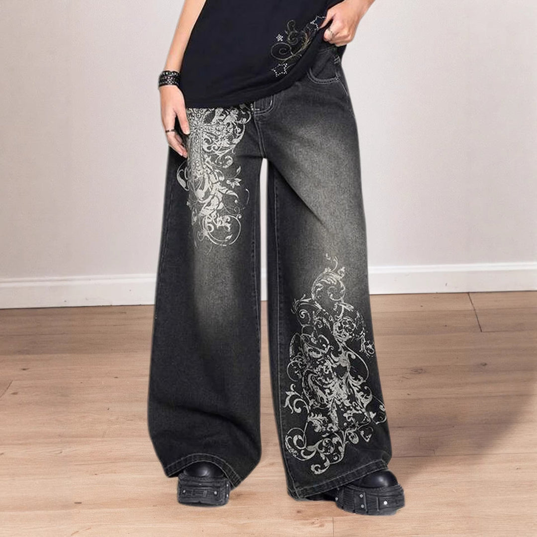 Mote vide damebukser med iøynefallende abstrakt grafisk mønster. Perfekt for casual hverdagsstil.