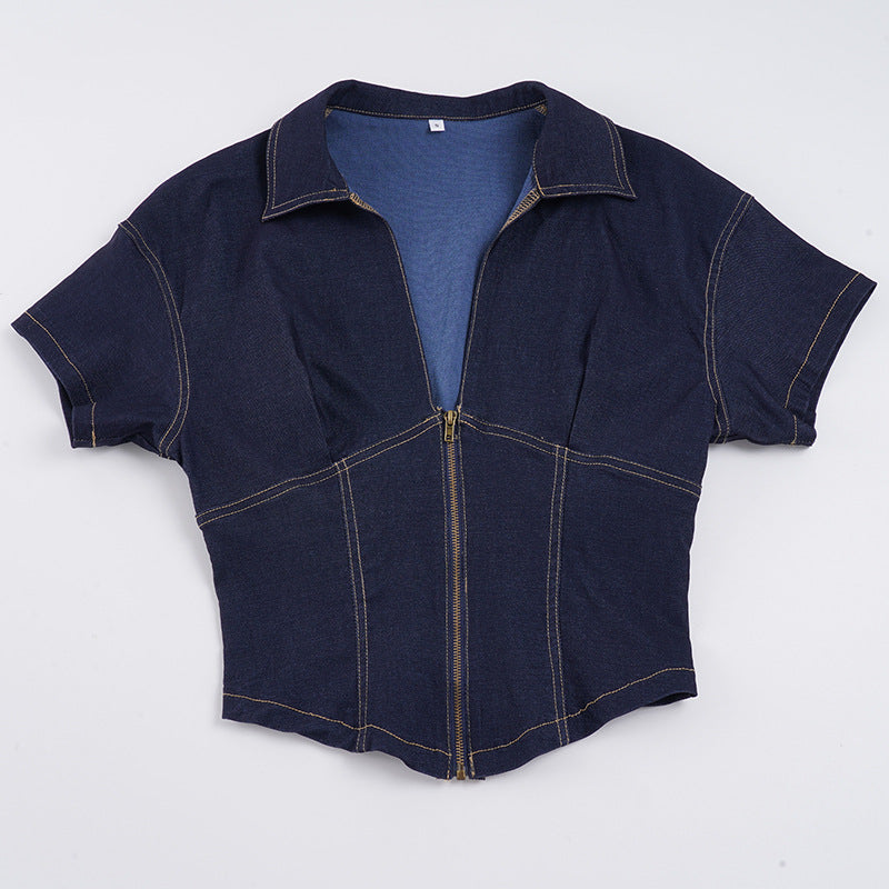 Allsidig dame denimjakke, kortermet med glidelås. Ideell vår- og sommerjakke for casual stil.