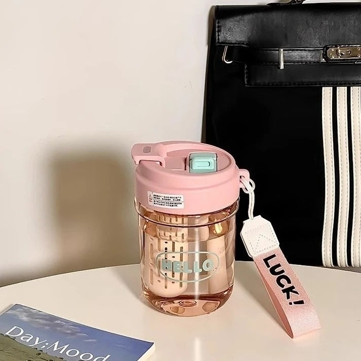 Stilig kvinners drikkeflaske 500ml med integrert bæresystem, perfekt for trening og reise. BPA-fri.