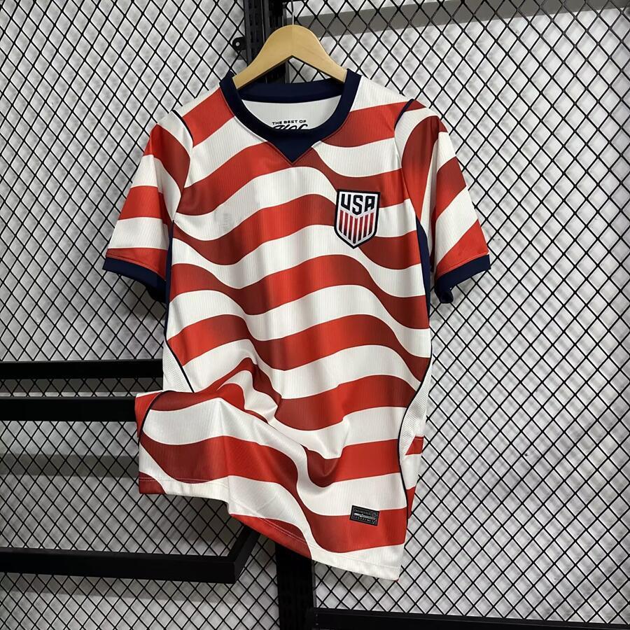 Unisex USA landslagsdrakt 2026. Rød, hvit og blå fotballdrakt for supportere og mesterskap.