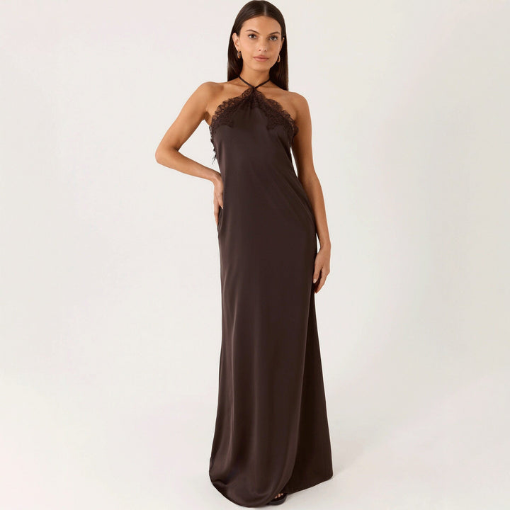 Elegant dame maxikjole med v-hals, figursydd passform for fest og formelle anledninger.