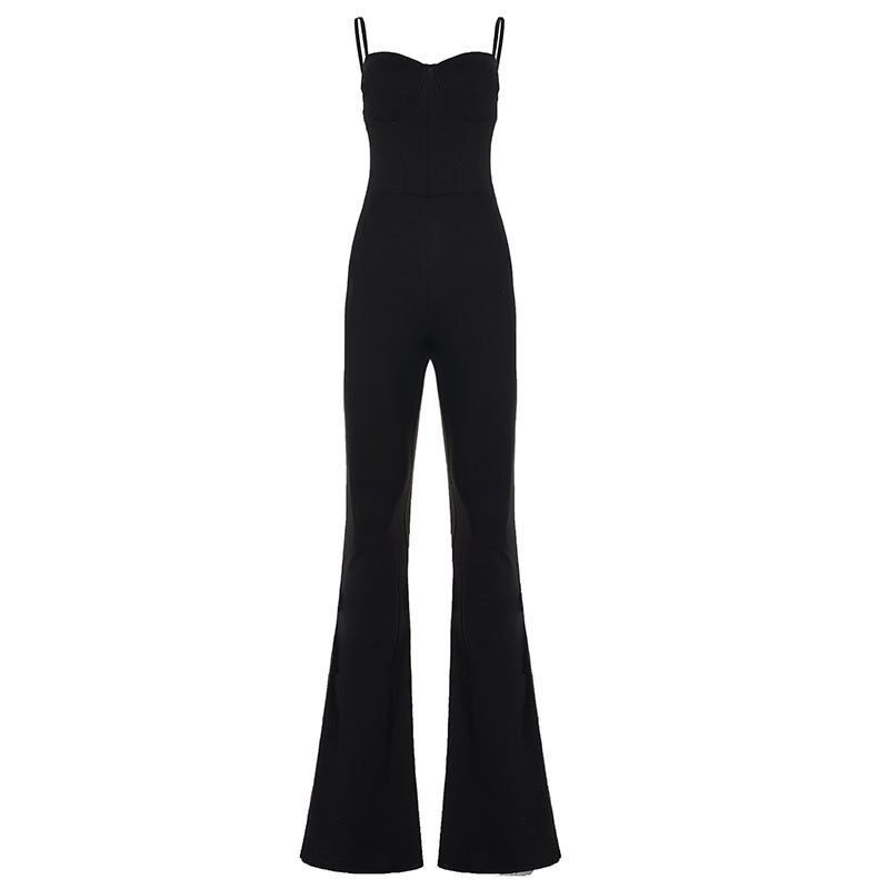 Komfortabel svart dame jumpsuit med vide ben. Ideell som sommer jumpsuit eller et chic casual hverdagsantrekk.