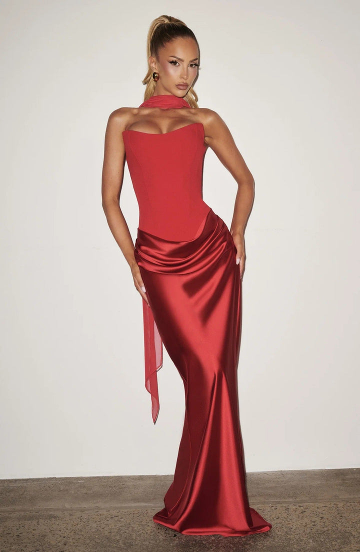 Chic bustier kveldskjole med draperier for kvinner, tilgjengelig i flere elegante farger.