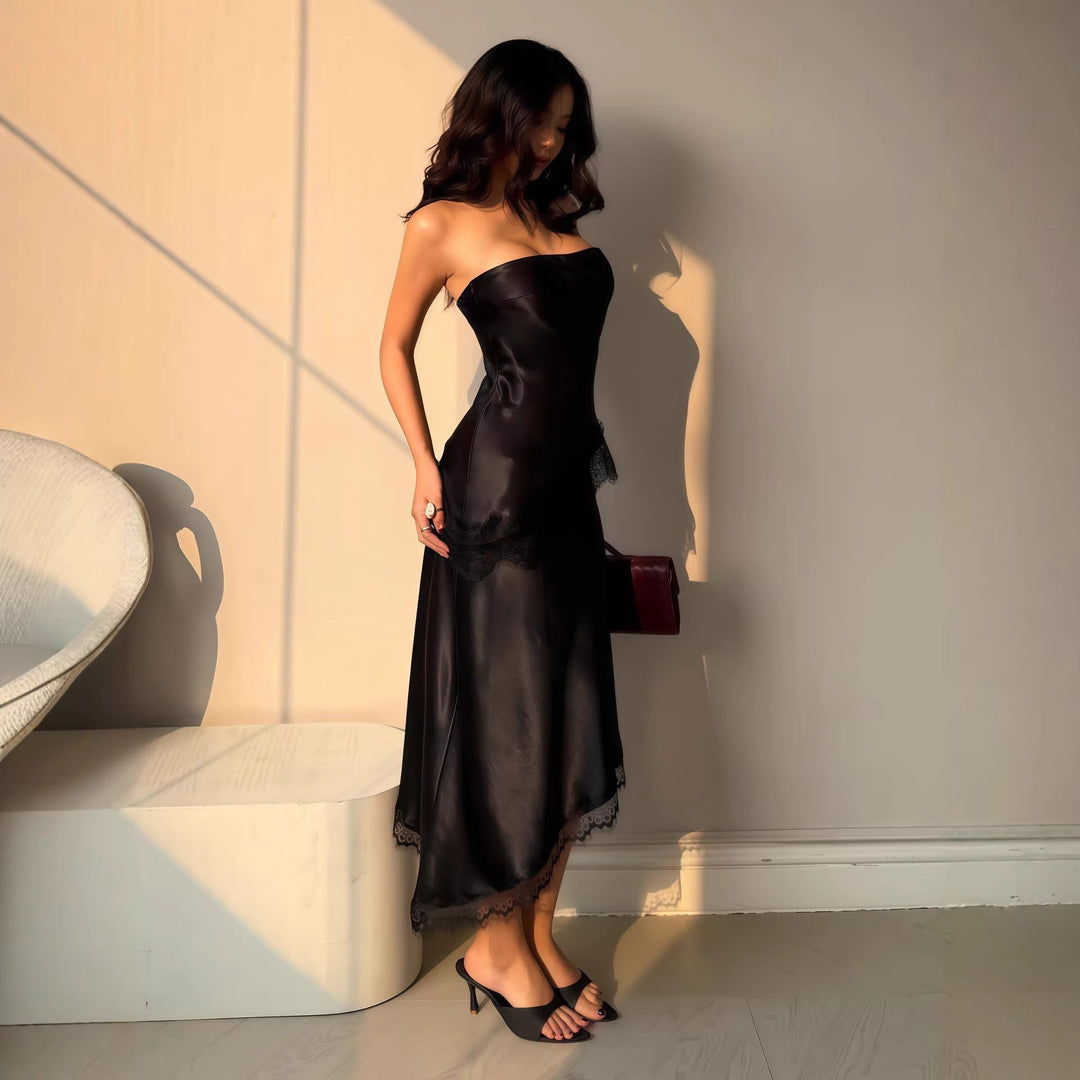 Elegant stroppeløs aftenkjole i bordeaux, perfekt for fest og spesielle anledninger. Formell damekjole.