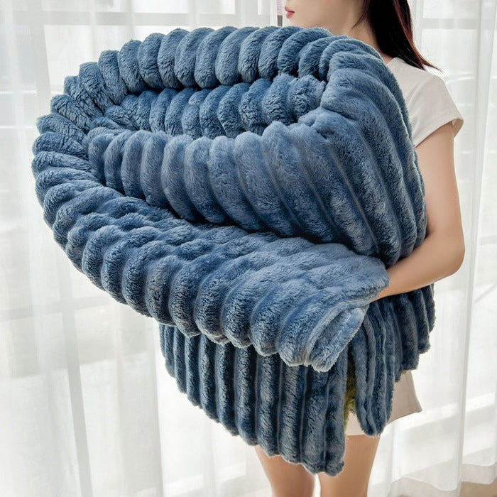 Komfortabel dame kåpe i myk plysj for optimal varme og kos hjemme. Tilgjengelig i flere farger.