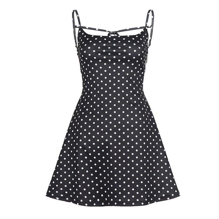 Trendy prikket stroppekjole i elegant design, en stilfull sommerkjole som fremhever sommerstilen.