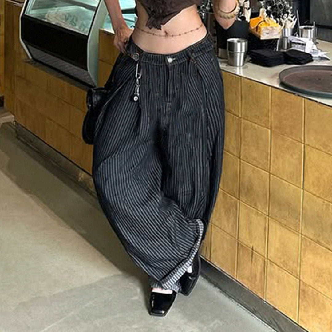 Komfortable høytaljede damejeans med vide ben og stilige striper. Allsidig for hverdag og moteriktig stil.