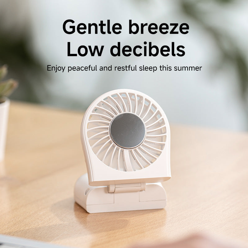 Stilren minivifte for dame med kompakt design og kraftig luftstrøm. Essensiell gadget for varme dager.