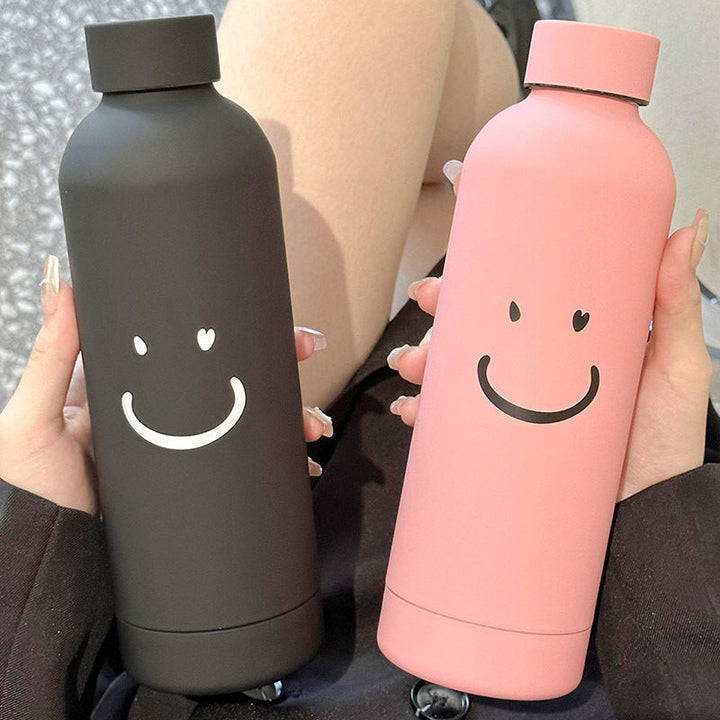 Kvinners 500ml isolert termoflaske med smilmotiv i rød. Holder drikken varm/kald, ideell vannflaske.