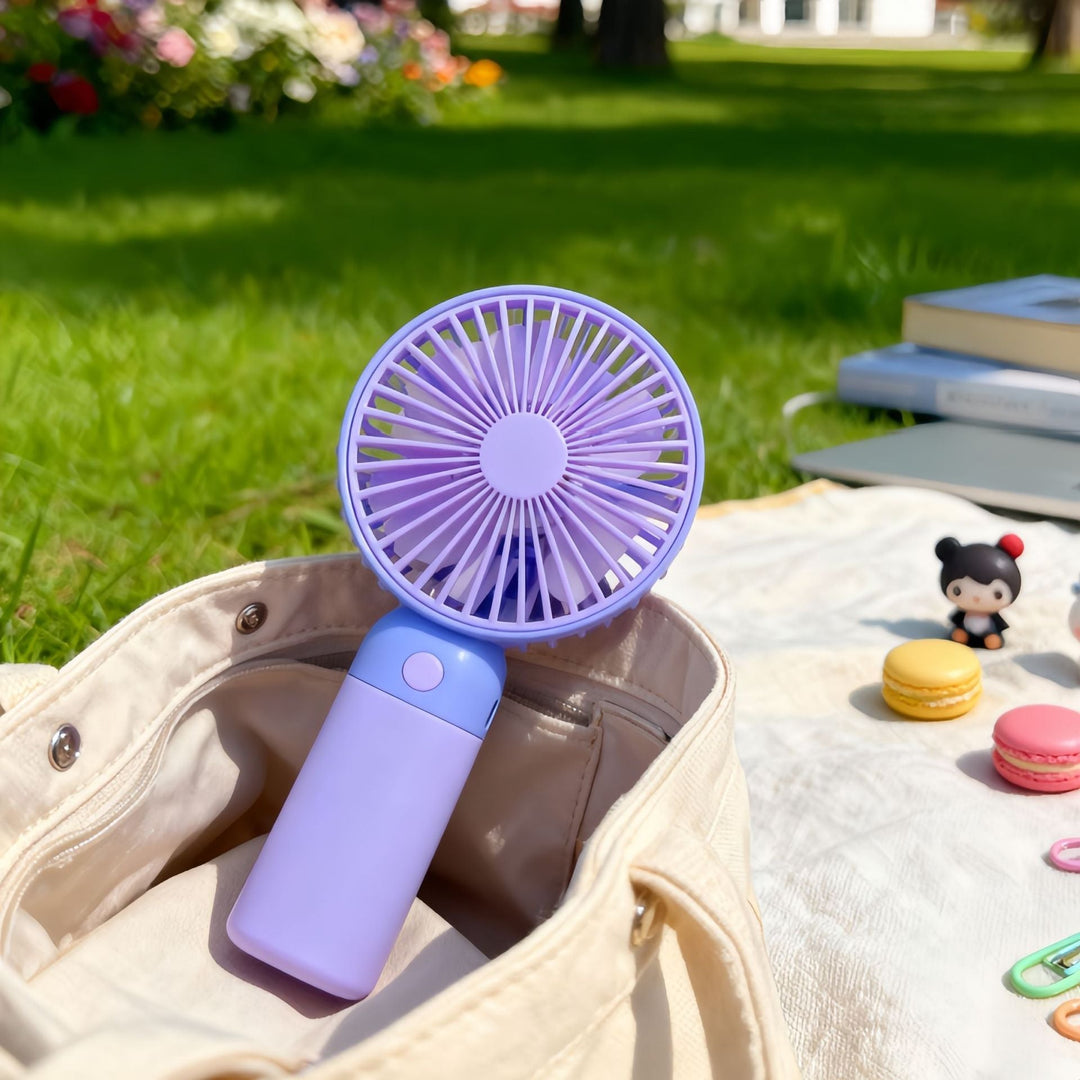 Bærbar batteridrevet bordvifte for effektiv personlig kjøling hjemme eller på reise, perfekt for sommerdager.