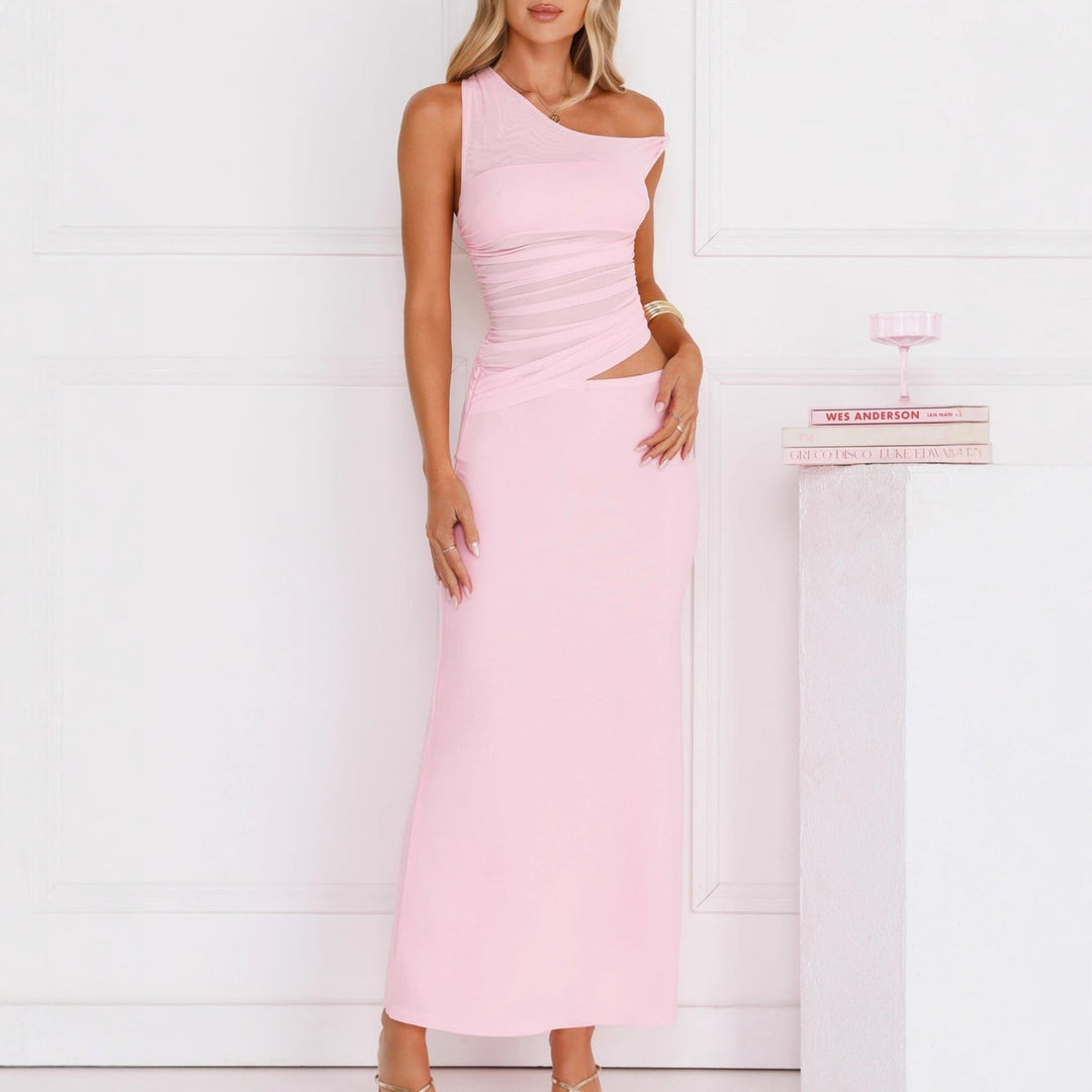 Elegant rosa asymmetrisk omslagskjole for kvinner med stilige rynker, perfekt for fest og bryllup.