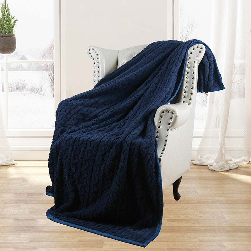 Elegant grønt kabelstrikk-teppe 120x180 cm. Et mykt og behagelig kosepledd for hjemmebruk.