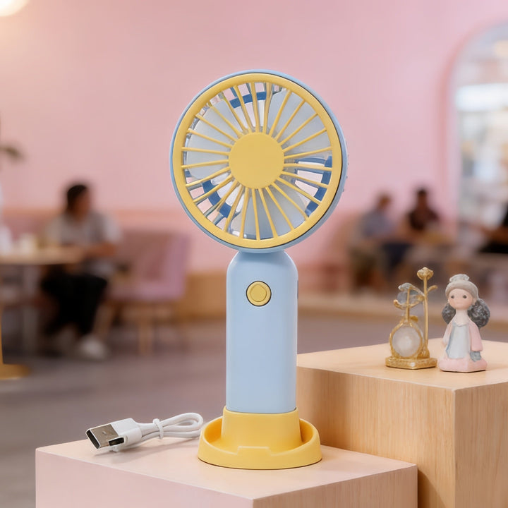 Allsidig bærbar vifte, rosa, for håndholdt eller skrivebordsbruk med oppladbart batteri, ideell for kontor og utendørs.