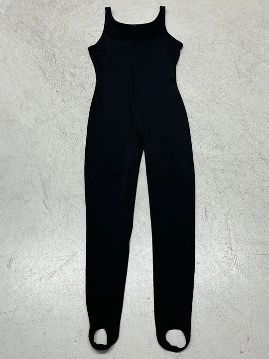 Sporty dame catsuit med spaghetti-stropper. Allsidig plagg for trening, dans eller komfortabel fritidsklær.