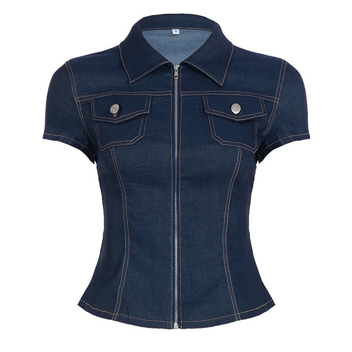Komfortabel dame topp med kortermet design, glidelås og to brystlommer. Moderne look for vår og sommer.