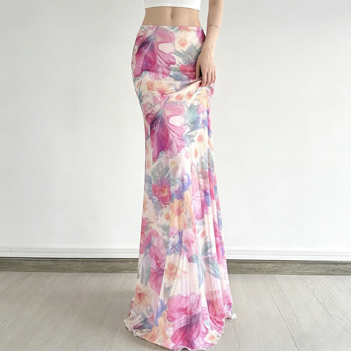 Trendy dame maxiskjørt med blomsterprint, egnet som festskjørt eller til hverdagsbruk vår/sommer.