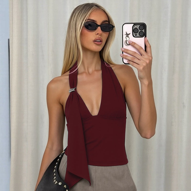 Dame asymmetrisk cropped haltertopp, perfekt for stilfull sommermote og fritid.