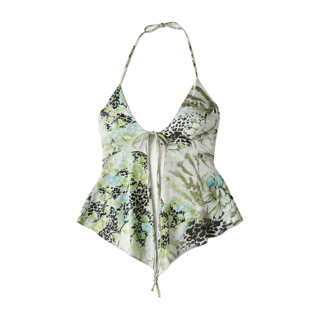 Dameskjorte med vakre blomstermønstre og spaghetti-stropper. Trendy og lett topp, perfekt for sommerklær.