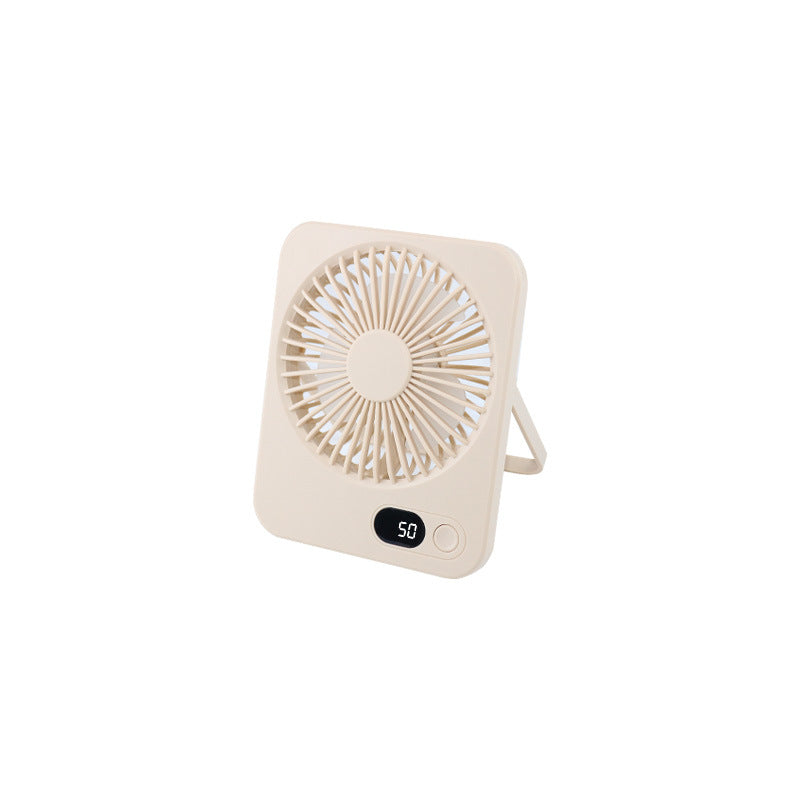 Nærbilde av rosa bærbar minivifte med USB-port, kompakt design for effektiv personlig kjøling på farten.