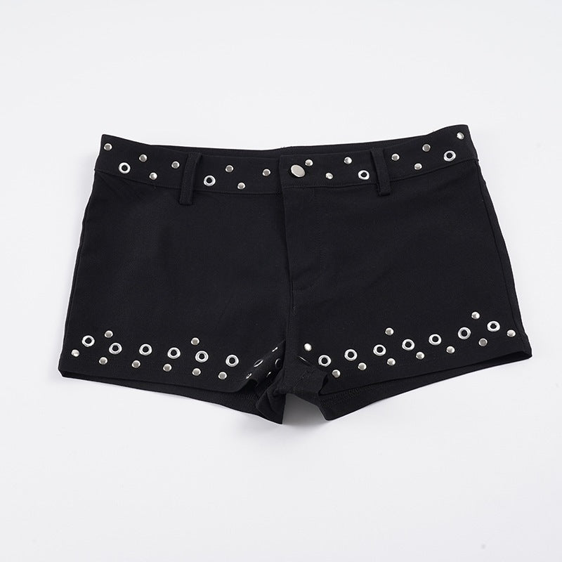 Stilige dame shorts med metallringer, trendy design for en komfortabel og moderne sommerlook.