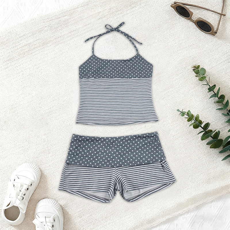 Trendy stripete dame bikini-sett, ideelt for strand og basseng. Komfortabelt badetøy med høy midje.
