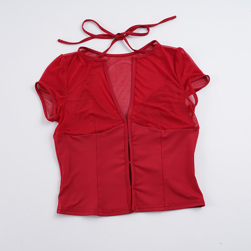Luftig sommertopp i mesh med trendy knytebånddetalj. Perfekt elegant overdel for dame.