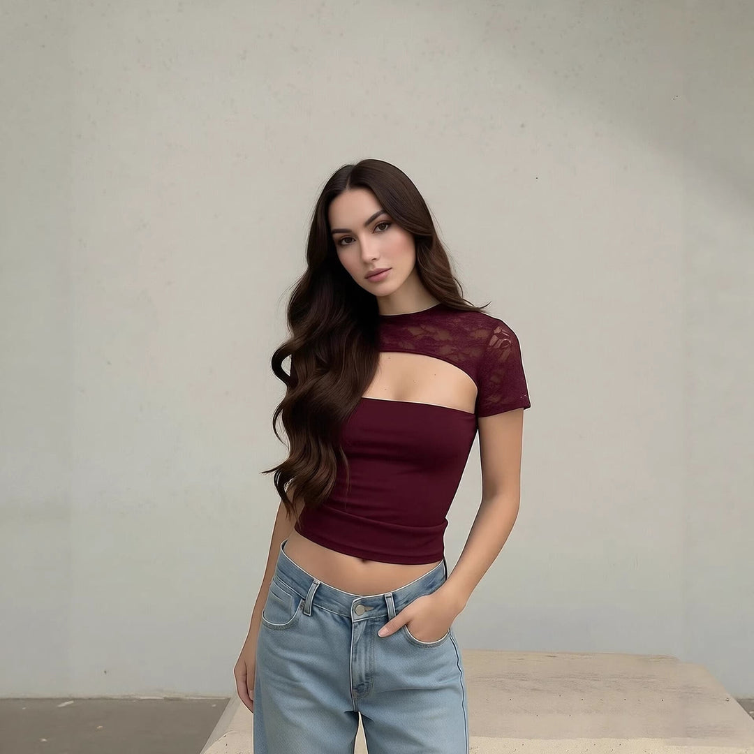 Elegant dame cropped topp med et iøynefallende, unikt mønster. Ideell som festtopp og trendy bluse.