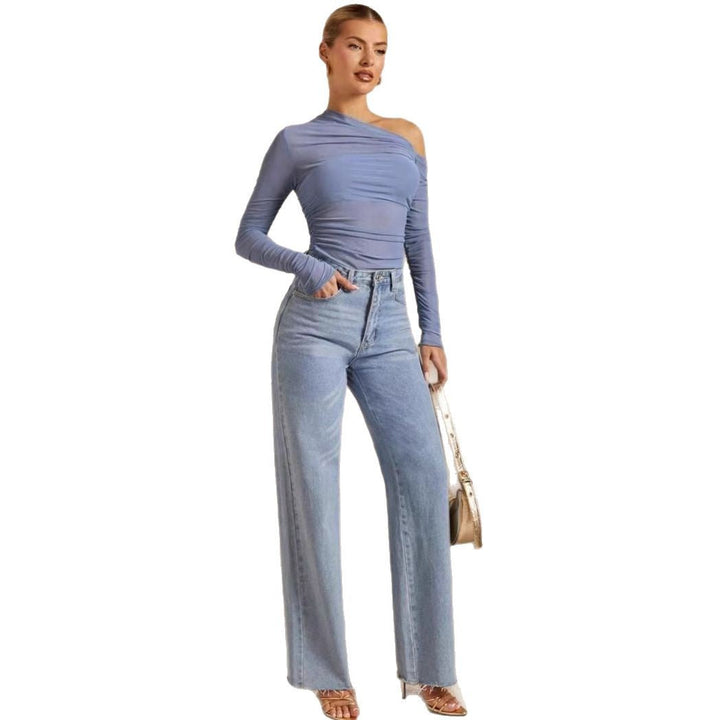 Allsidig dame-bodysuit for hverdag og fest, langermet med asymmetri og elegante rynker.
