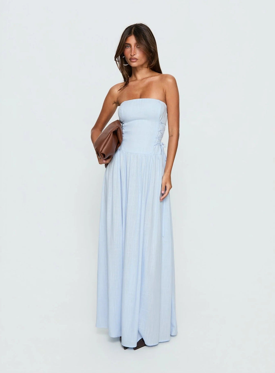 Allsidig dame maxikjole, off-shoulder med volanger, elegant og komfortabel for både fest og fritid.
