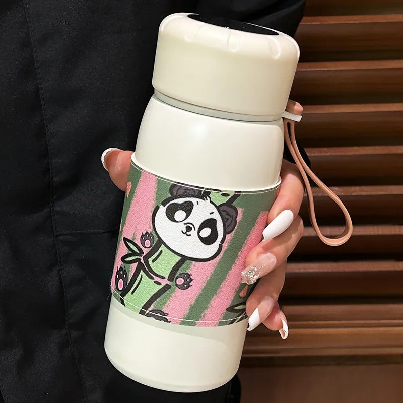 Hvit 400ml isolasjonsflaske for dame med lekent panda-design, holder drikken varm/kald.