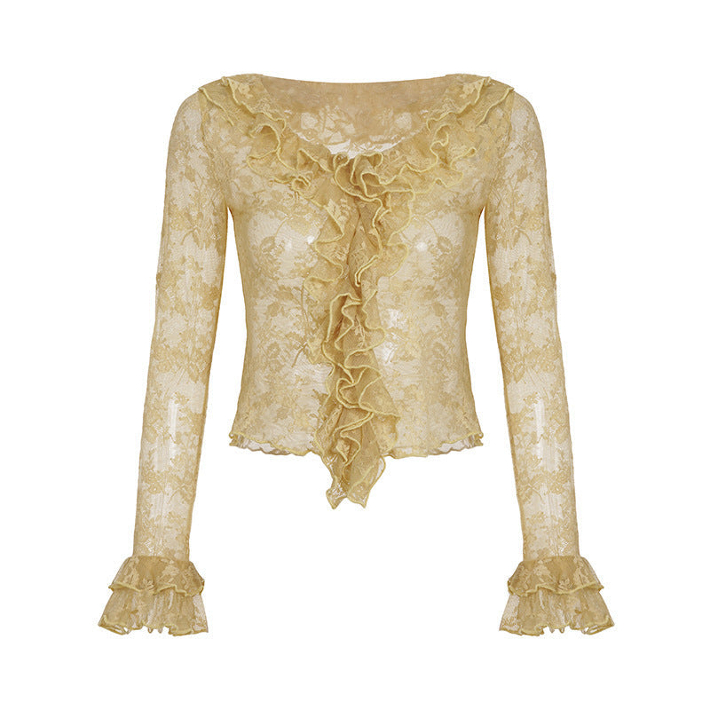 Klassisk hvit dameskjorte med feminine volanger og spiss krage, et elegant valg for enhver garderobe.