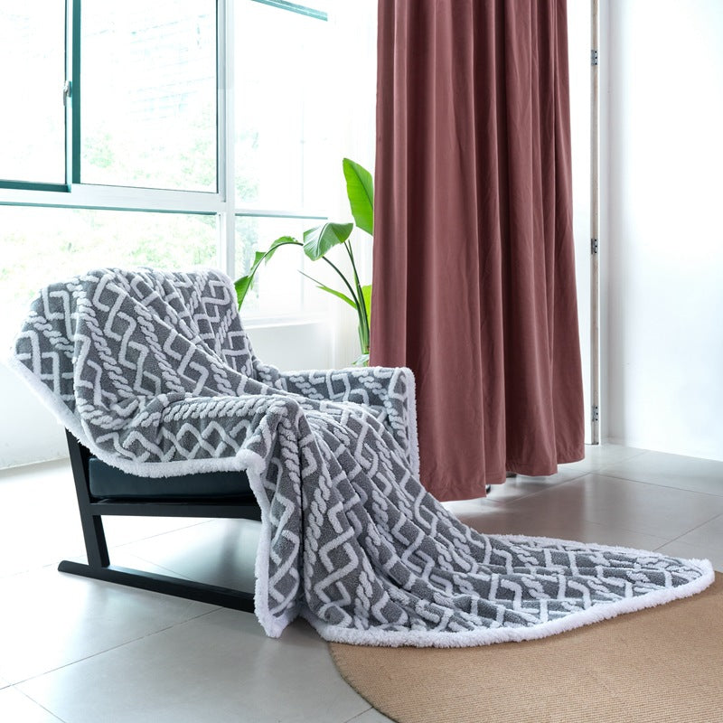 Vendbart geometrisk damepledd i supermyk mikrofiber. Dekorativt kosepledd for stue eller sofa, varmt og komfortabelt.