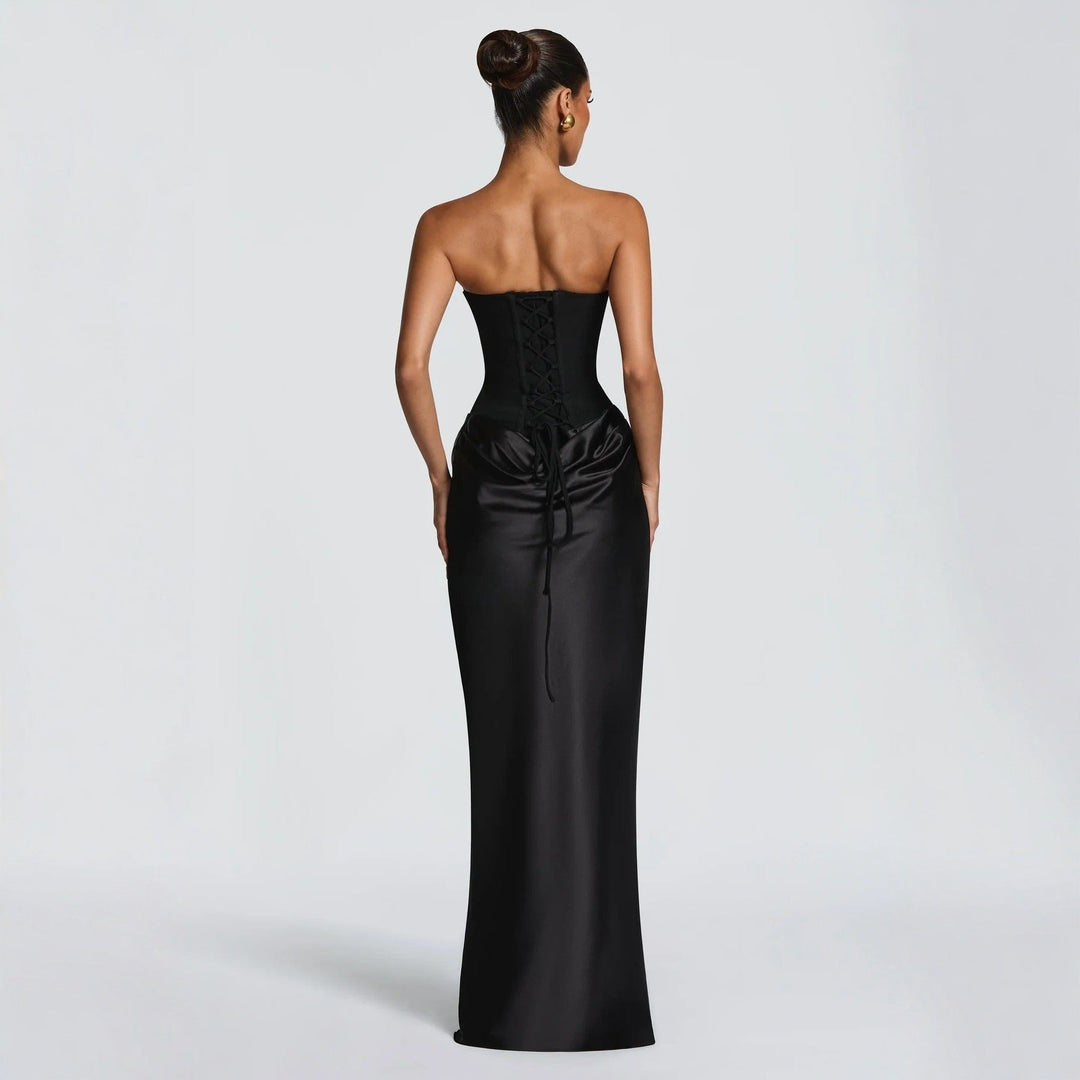 Grå damekjole med bustier og drapert skjørt, elegant for kveldsbruk og feiringer.