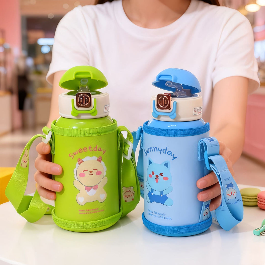 Unisex vannflaske i BPA-fri plast med praktisk bærestropp, perfekt for hydrering på farten.