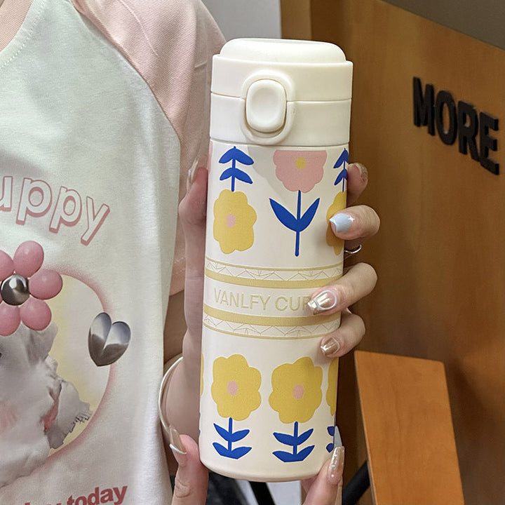 Gjenbrukbar isolert drikkeflaske, 500ml, med grønt blomstret design. Ideell for kontor og trening.