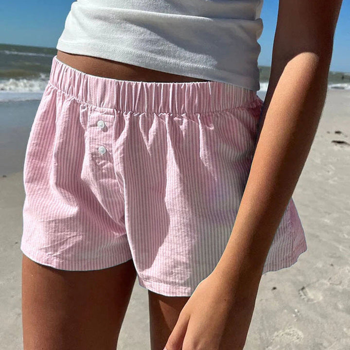 Avslappede blå dame shorts med komfortabel passform, perfekt for en trendy fritidslook med stilige knapper.