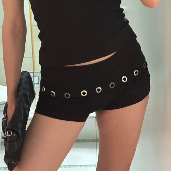 Dame sporty badebukser med elegante ringdetaljer, perfekt for strand og basseng. Komfortabelt badetøy for sommerferien.