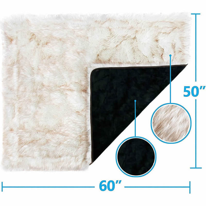 Allsidig og mykt kjæledyrteppe i plysj. Sklisikkert design for sikkerhet og enkel maskinvask for hygiene.