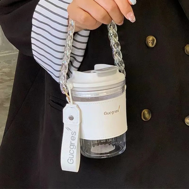 Stilig reisekopp for kvinner, perfekt for varm kaffe/te på farten. Ergonomisk bærehåndtak og robust design.