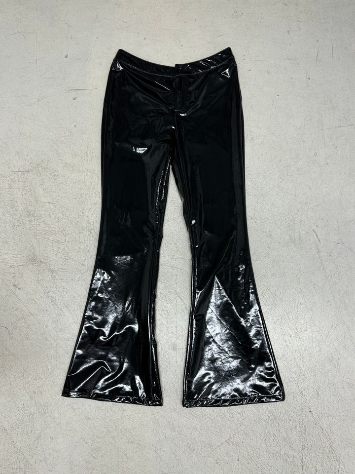 Elegant damebukse med shiny look og utsvingte ben, en allsidig og moderne fritidsbukse.
