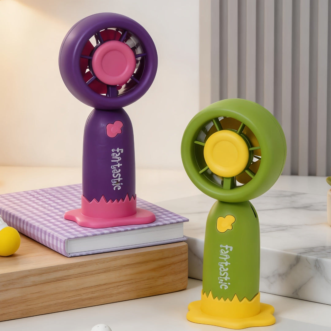 Stilfull, liten grønn USB-vifte for skrivebordet. Gir behagelig kjøling på kontoret eller hjemme om sommeren.