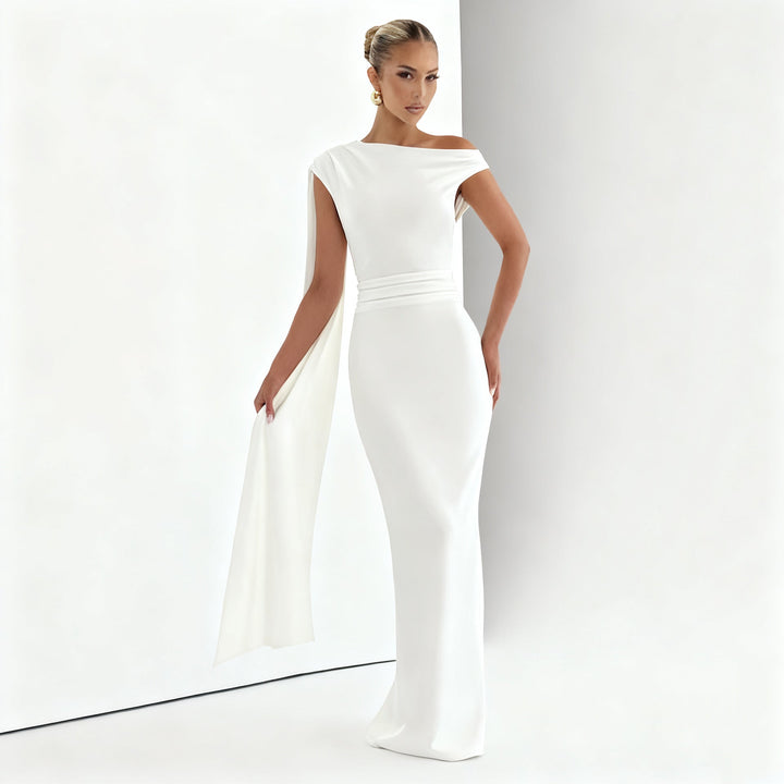 Elegant dame kveldskjole med en-skulder design. Lang, formell festkjole for selskapsbruk.