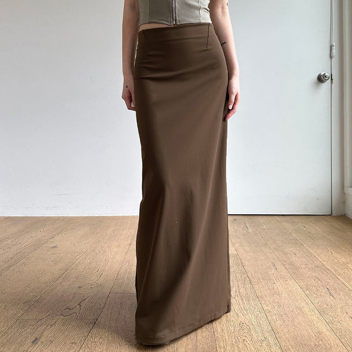 Elegant brunt maxi skjørt for kvinner med moderne splitt, perfekt for både vår og sommer mote.