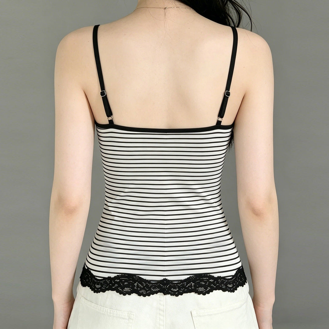 Trendy dame spagettitopp med moderne striper. En elegant og komfortabel casual topp for den stilbevisste.