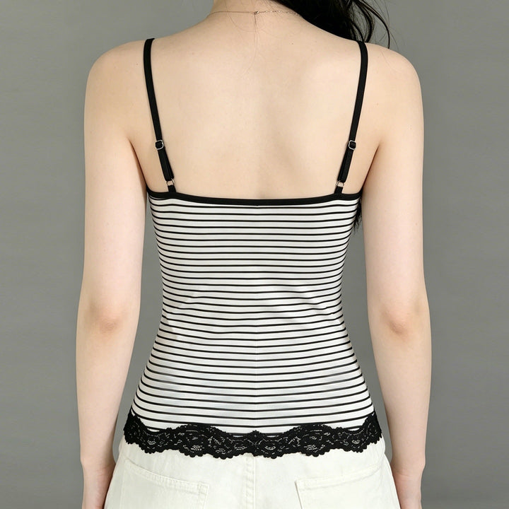 Trendy dame spagettitopp med moderne striper. En elegant og komfortabel casual topp for den stilbevisste.