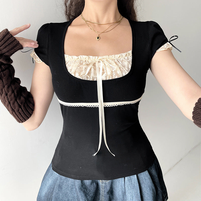 Nærbilde av blondetoppens feminine snøredetaljer og stofftekstur, elegant design.