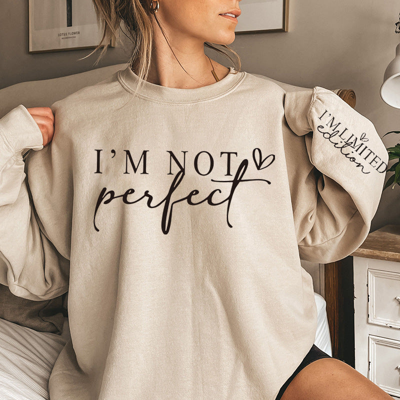 Komfortabel oversized damegenser med unikt trykk. Myk, feminin og ideell for fritidsbruk.